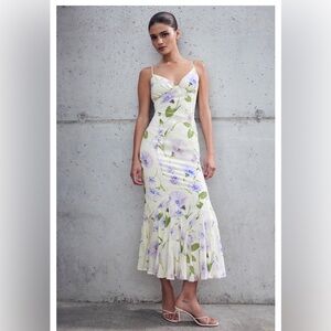 EUC Dynamite Vneck pleated dress